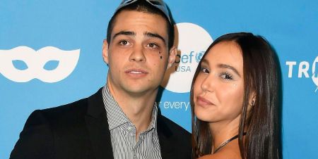 Alexis Ren is dating the actor Noah Centineo.